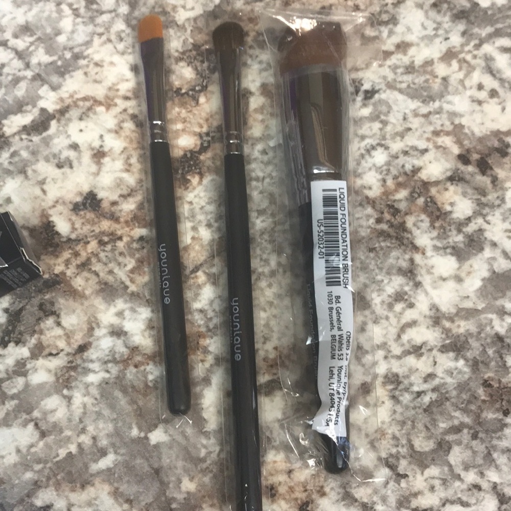 Younique Brushes